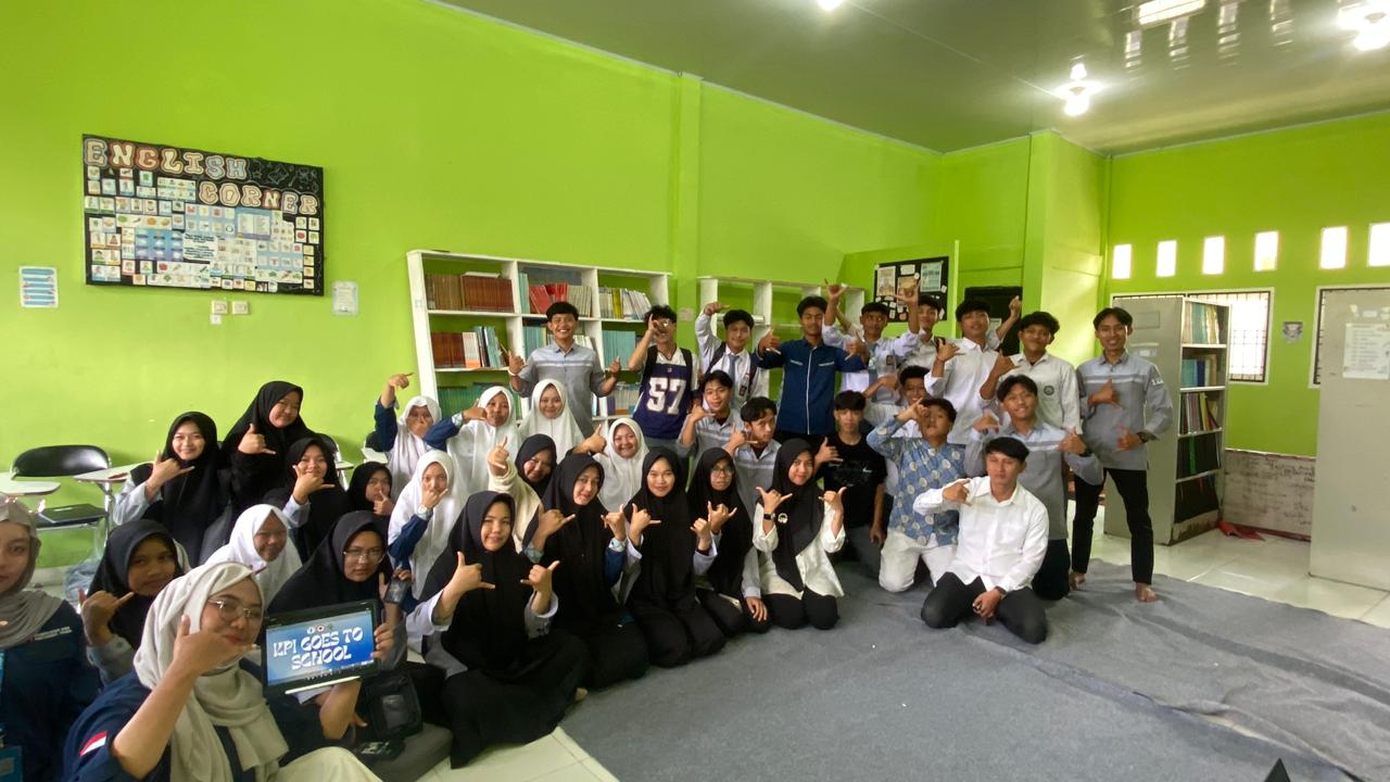 Dosen dan Mahasiswa Komunikasi Penyiaran Islam IAIN Curup Sosialisasikan Program Studi kepada Siswa Kelas XII SMK IT Khoiru Ummah