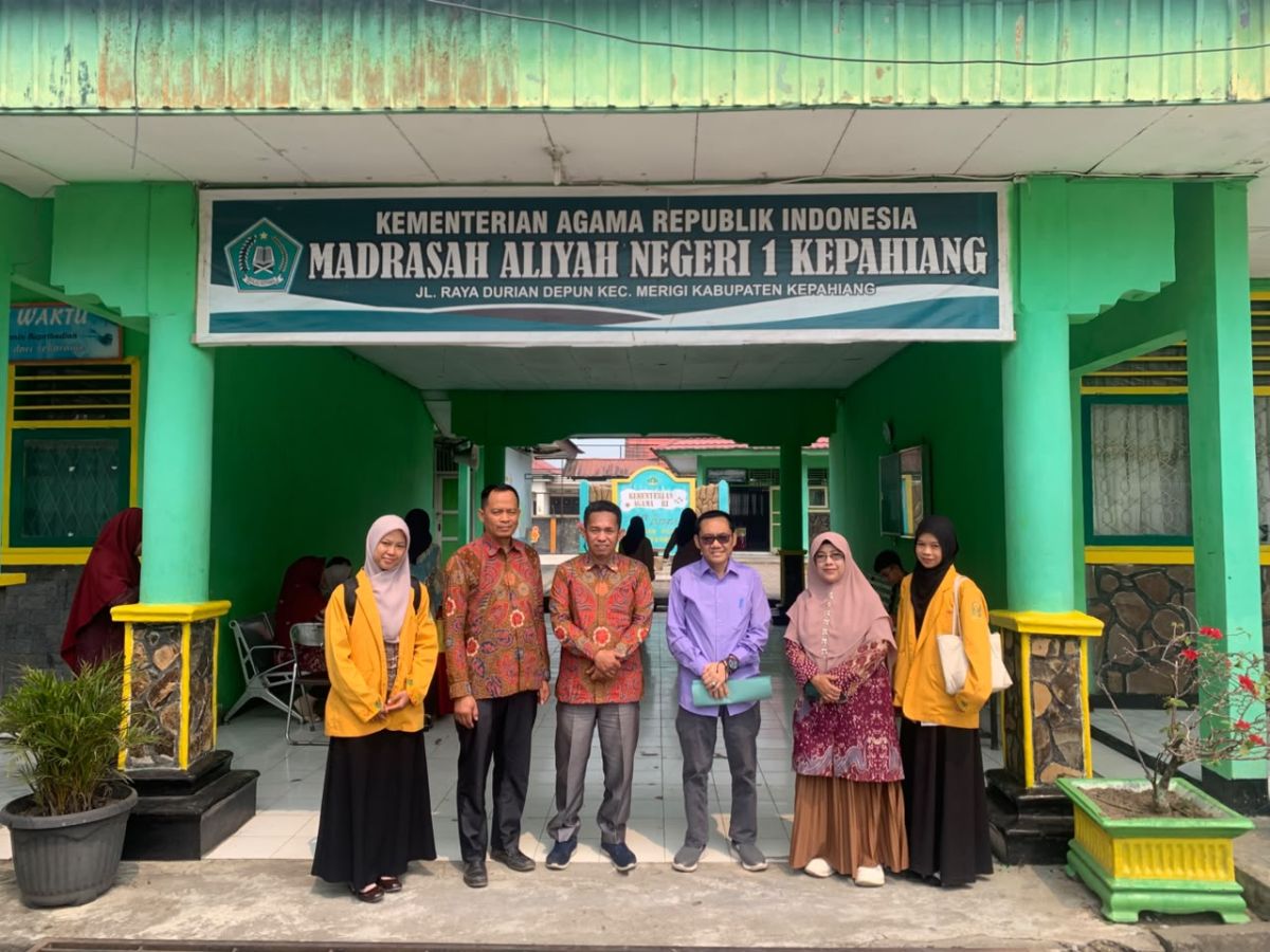 DPL Antar 17 Mahasiswa Program Studi IPII  Magang Profesi di Dua Kabupaten